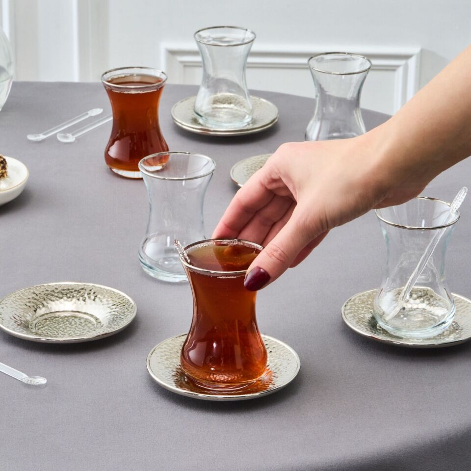 Karaca Ada 6 Kişilik 18 Parça Çay Seti Platin