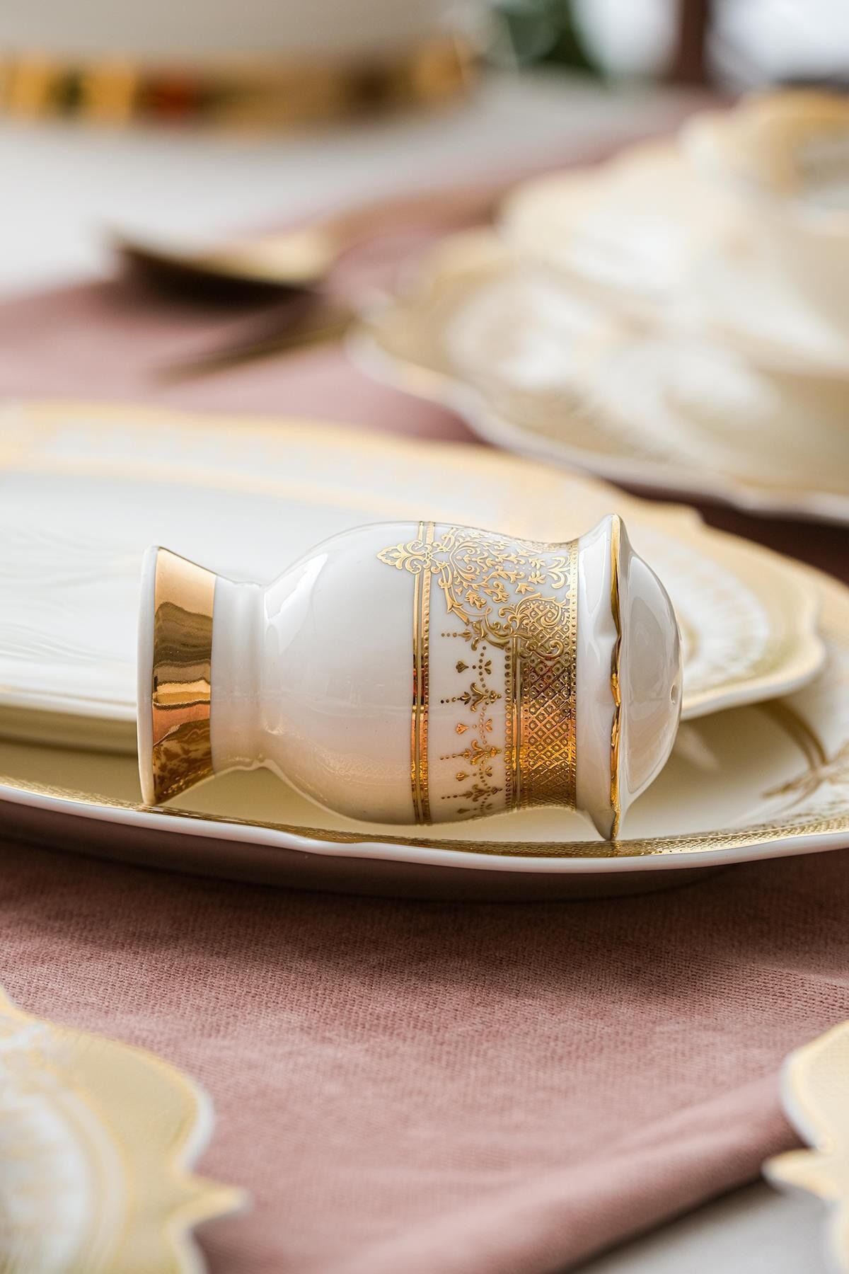 Queen Victoria Astoria 60 Parça 12 Kişilik Gold Porselen Yemek Takımı